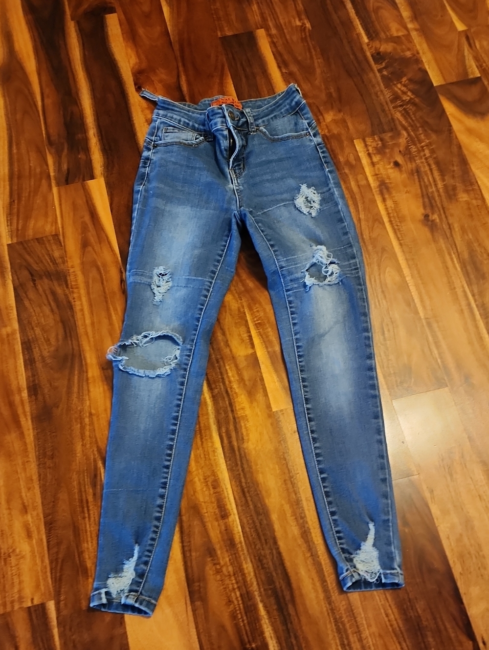 Distressed Women’s Skinny Jeans - Blue Denim